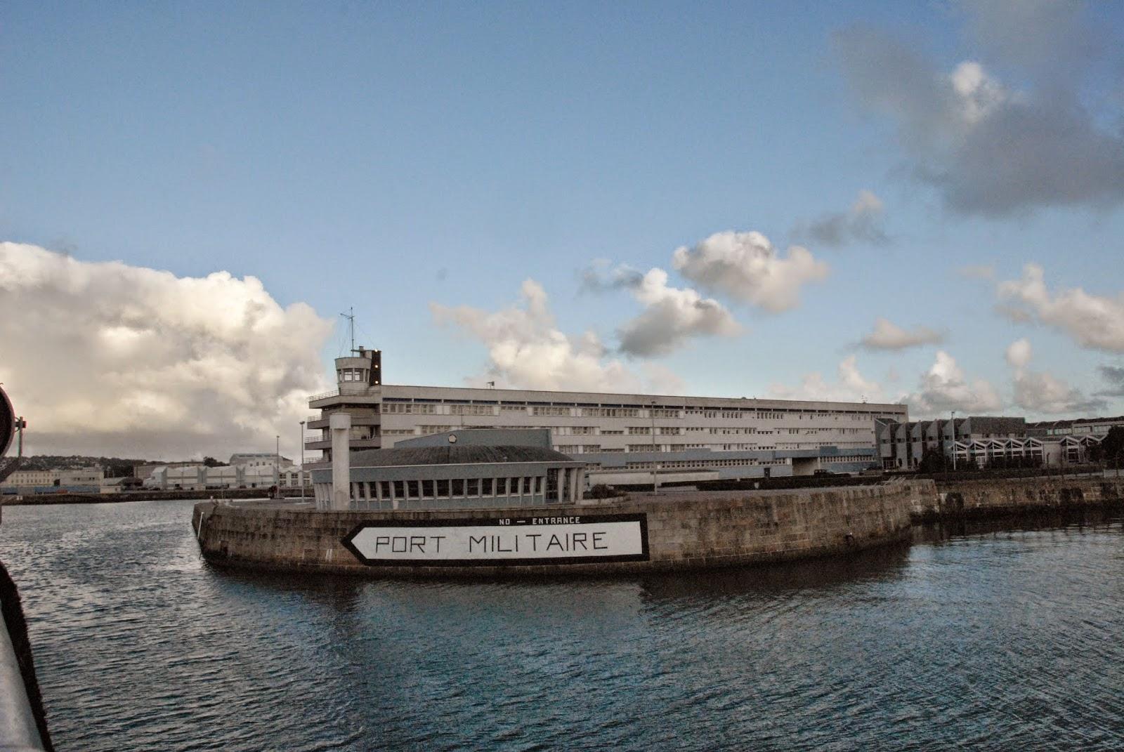 port militaire (photo M. Bergougniou)